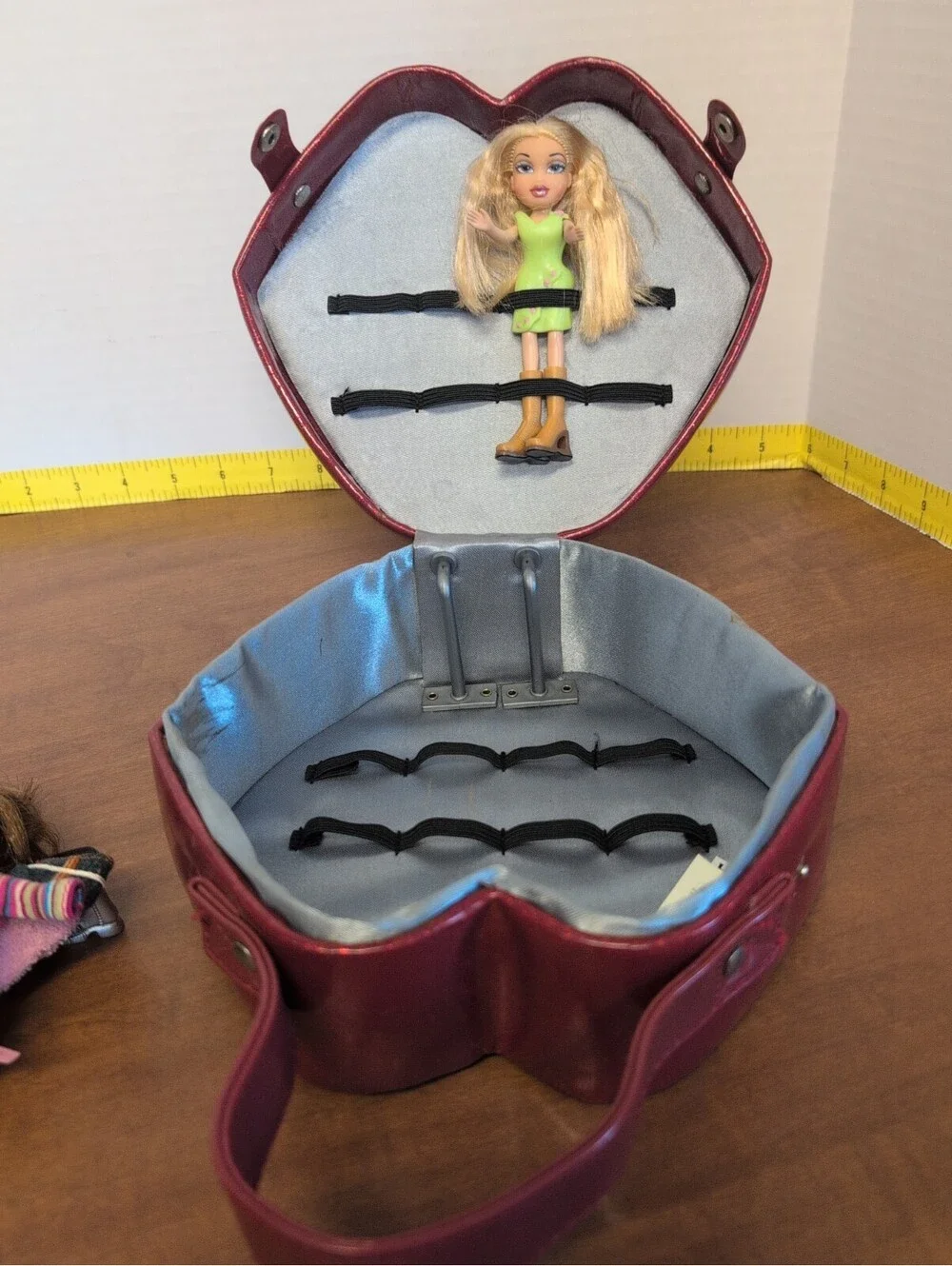 Lot 3 Mini Bratz Dolls + Clothes + Shoes + Accessories + Case
